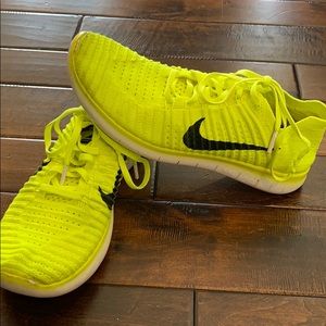 Nike free women’s sneakers